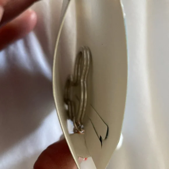 Disney Mickey and Friends glove keychain - Picture 3 of 3